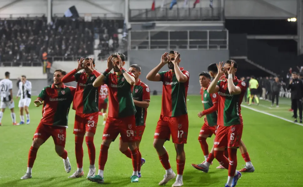 Ateşli derbiyi kazanan Karşıyaka iddiasını sürdürdü