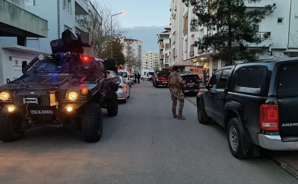 Kan donduran olay! 17 yaşındaki şahıs anne ve ağabeyini ö*dürdü