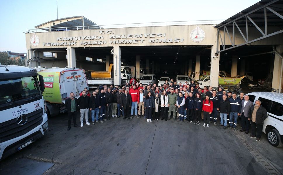 Karşıyaka Belediye Başkanı Yıldız Ünsal, tüm çalışanlarla tek tek bayramlaştı