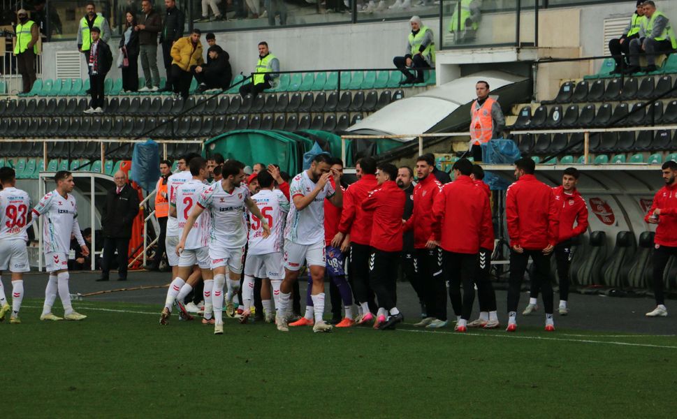 Karşıyaka, Denizli’de fırtına gibi esti: Play-off biletini erken aldı