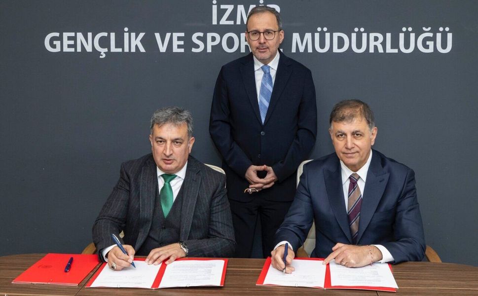 Karşıyaka Stadı için tarihi eşik aşıldı: Yetki devri protokolü imzalandı