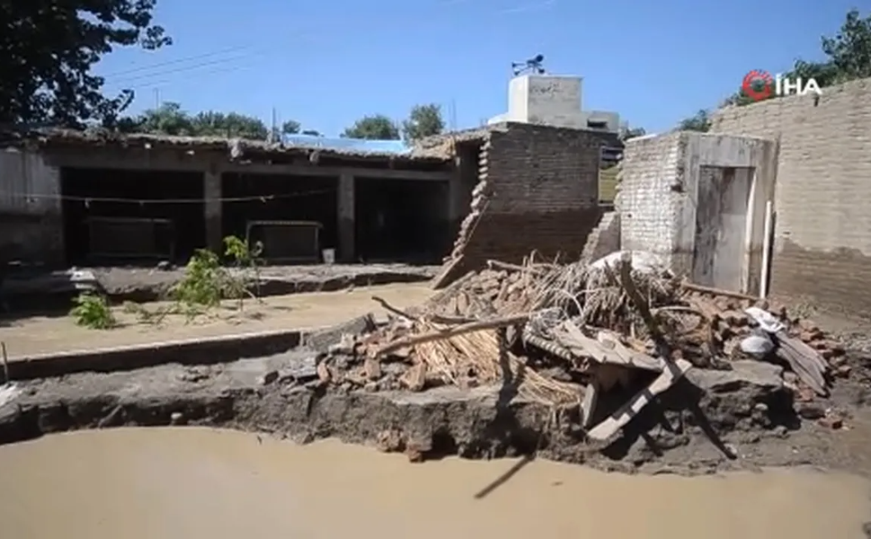 Pakistan'da şiddetli yağış sonrası evler çöktü: 14 ölü, 44 yaralı