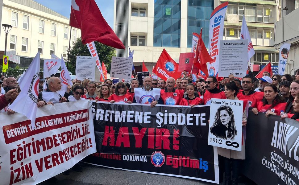 İzmir'de öğretmenler iş bıraktı, cinayete isyan etti