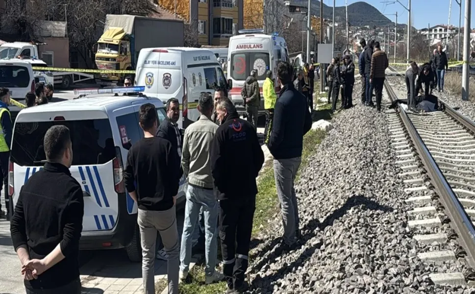 Yolcu treninin çarptığı kadın yaşamını yitirdi