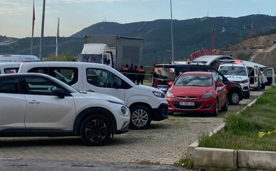 İzmir'de dehşet: Araçtaki kadını öldürdü, intihara kalkıştı!