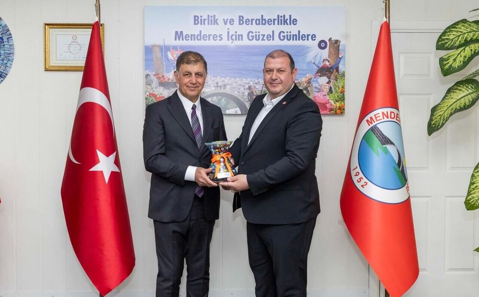 Başkan Tugay, 'teşekkür turu'na Menderes'ten başladı