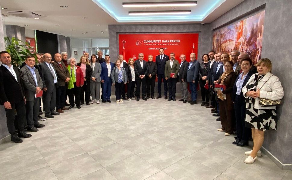 CHP İzmir’de “ortak akıl” buluşması: Baskılara boyun eğmeyeceğiz!