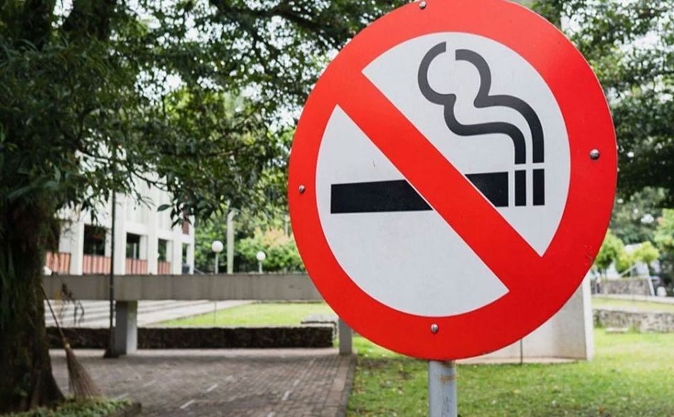 “Dumansız nesil” hedefi yasalaşma yolunda: 2009 sonrası doğanlar ömür boyu sigara alamayacak!