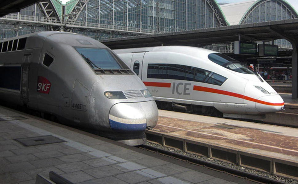 Fransa'da hızlı trenle askeri kamyon çarpıştı: 1 ölü, 27 yaralı