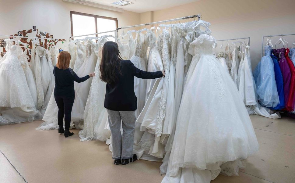 Gelinlik hayaline Bornova’dan destek