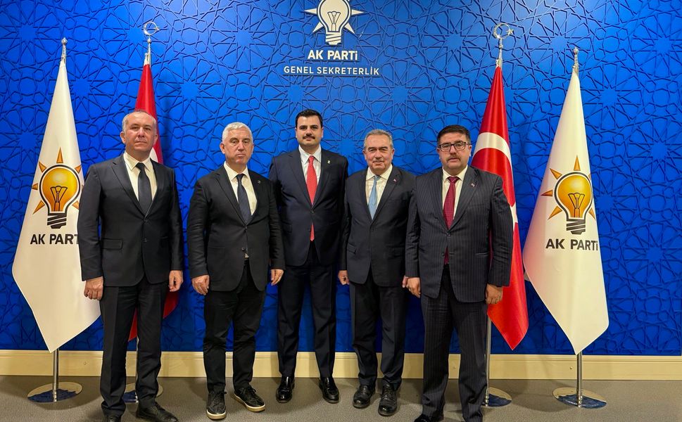 Bergama Belediye Başkanı Tanju Çelik, Eyyüp Kadir İnan'ı ziyaret etti