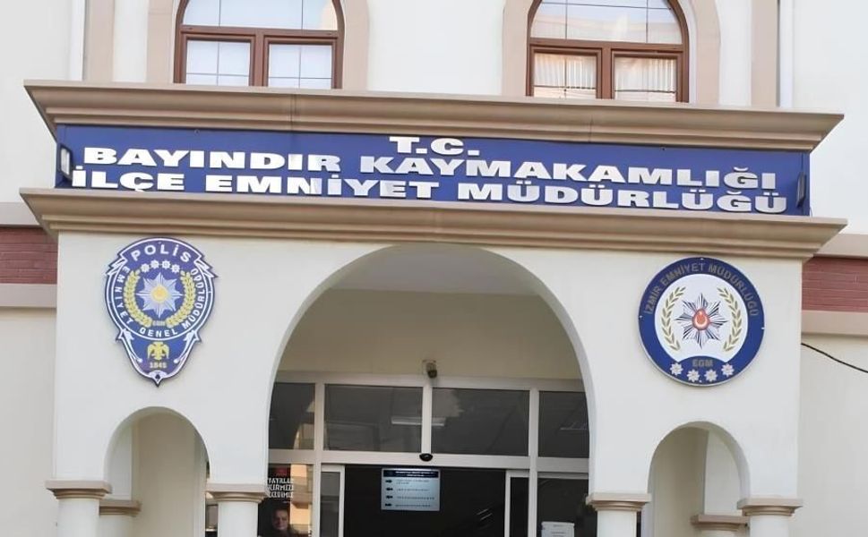 İzmir Bayındır’da polise bıçaklı saldırı: 3 polis yaralandı, 4 şüpheli gözaltında