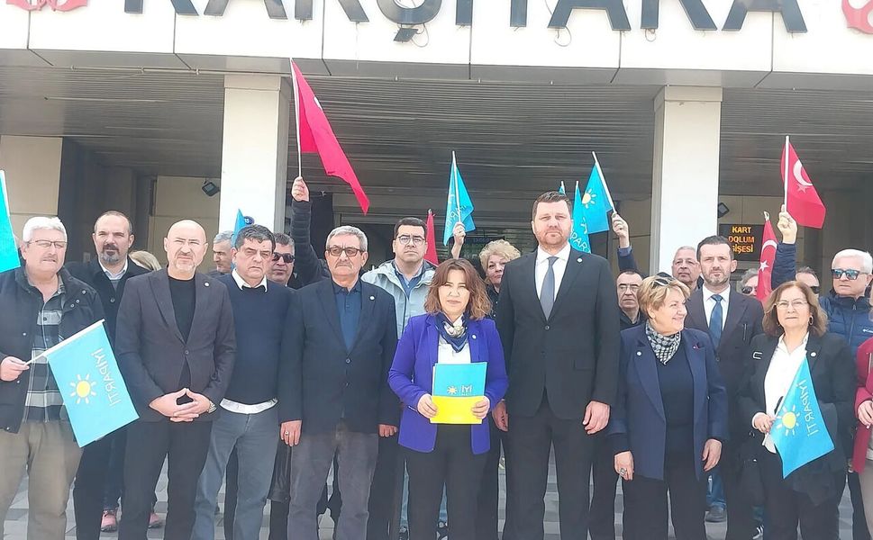 İzmir iskelelerinde imar değişikliği tartışması: İYİ Parti'den sert tepki!