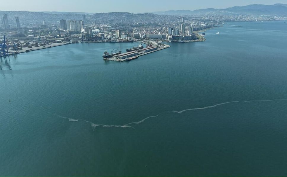 İzmir Körfezi göz göre göre kirletiliyor