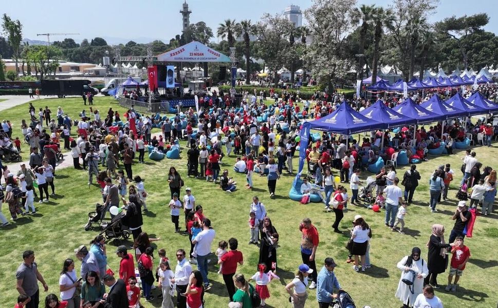 İzmir’de 23 Nisan coşkusu Kültürpark’ta zirveye ulaşıyor