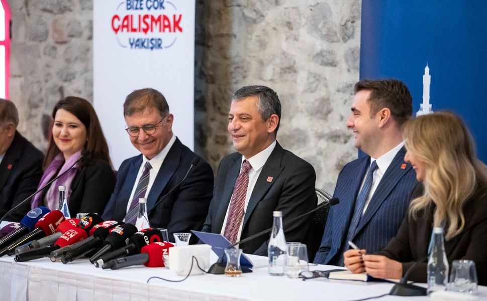 İzmir’de CHP ve Roman yurttaşlar aynı masada