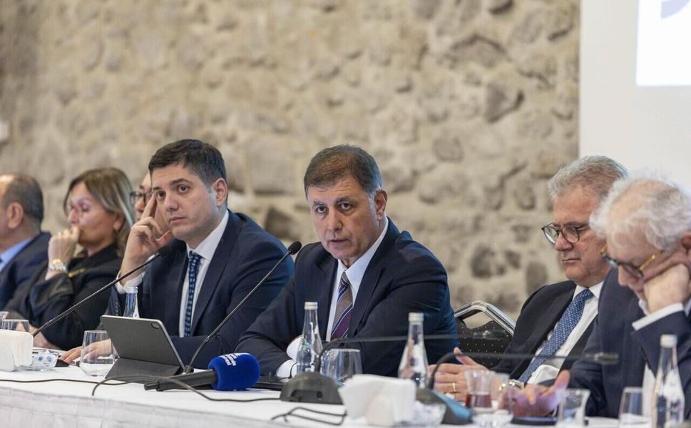 İzmir’de enerji güvenliği masada: “Şehirler kendi sistemlerini kurmalı”