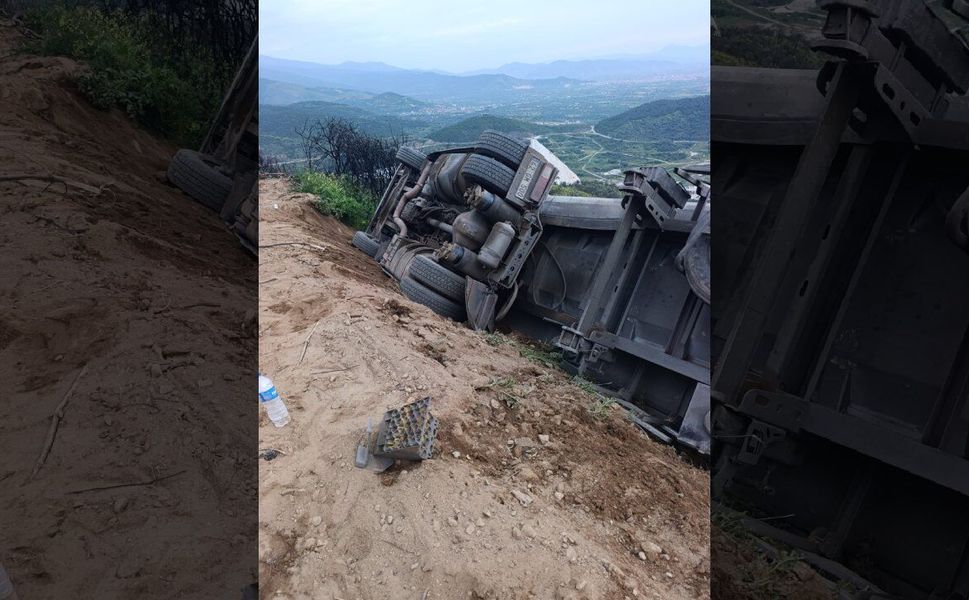 İzmir Ödemiş'te şarampole devrilen kamyonun sürücüsü yaralandı