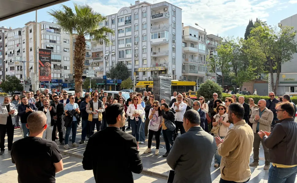 Karşıyaka Belediyesi'nde 455 memur iş bırakma eylemi yaptı
