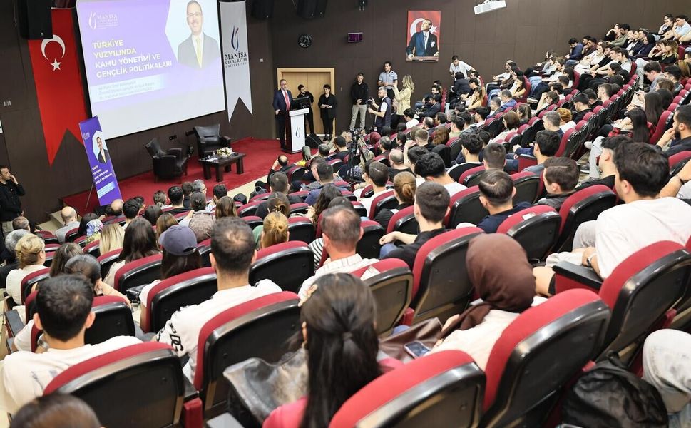 Kasapoğlu’ndan gençlere kamu yönetimi mesajı: “Devletin sahibi millettir”