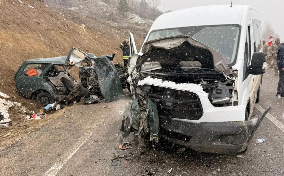 Öğretmenleri taşıyan servis kaza yaptı: Ölü ve yaralılar var!