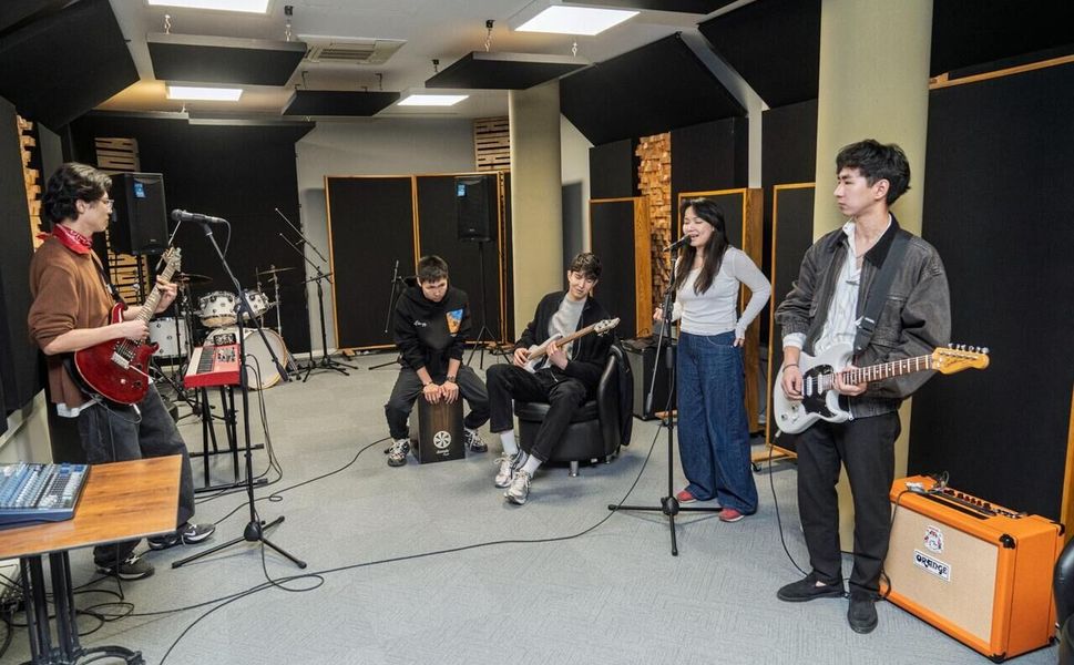 Stüdyo Kültürpark'a ilgi yoğun: Kazakistanlı müzik grubu prova yaptı