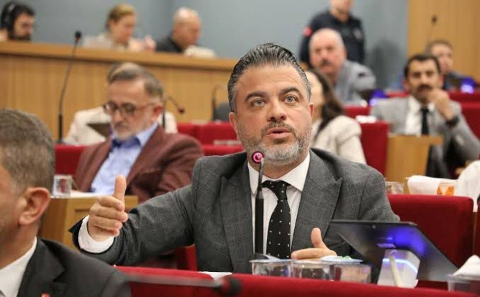 AK partili Kocabaş Tugay'ı hedef aldı: İzmir'i aşşağılayan hizmet etmeyen yönetimdir