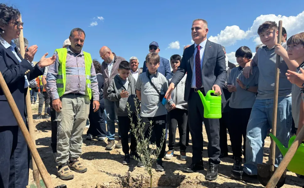 Milas’ta 23 Nisan’a özel 4 bin fidan toprakla buluştu