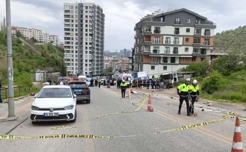 1 Mayıs'ta acı haber! Kontrolden çıkan kamyonet 2 işçiyi hayattan kopardı