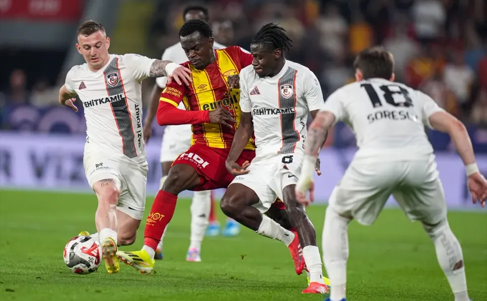 Göztepe taraftarı önünde son maçında kazandı