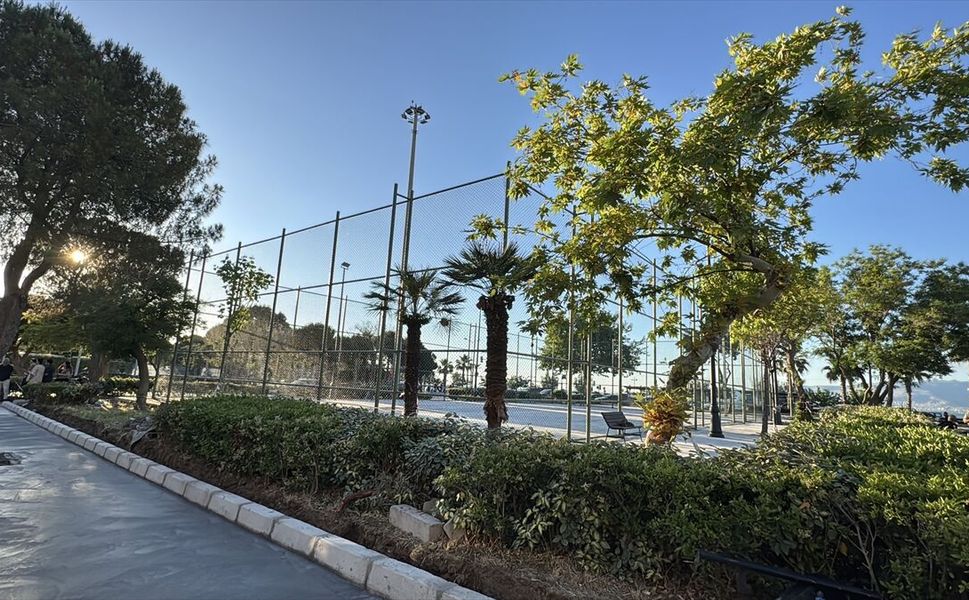 Tarık Zafer Tunaya Parkı'nda yapılacak tenis kortu için 6 ağaç kesildi
