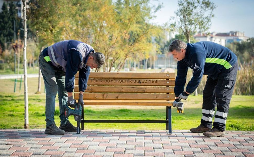 Bayram öncesi parklara bakım mesaisi