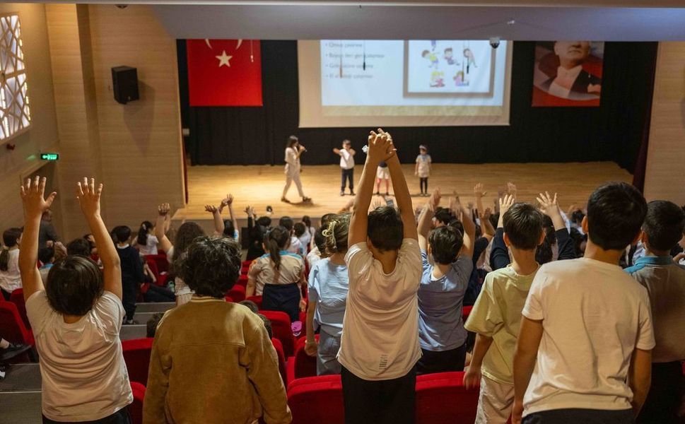 Bornova Belediyesi’nden öğrencilere sağlık eğitimi