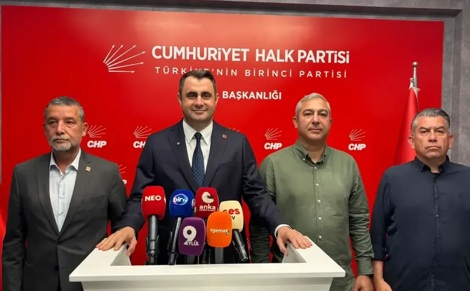 CHP’de “mutlak butlan” sonrası ilk buluşma İzmir’de: Özgür Özel Cumhuriyet Meydanı’nda konuşacak