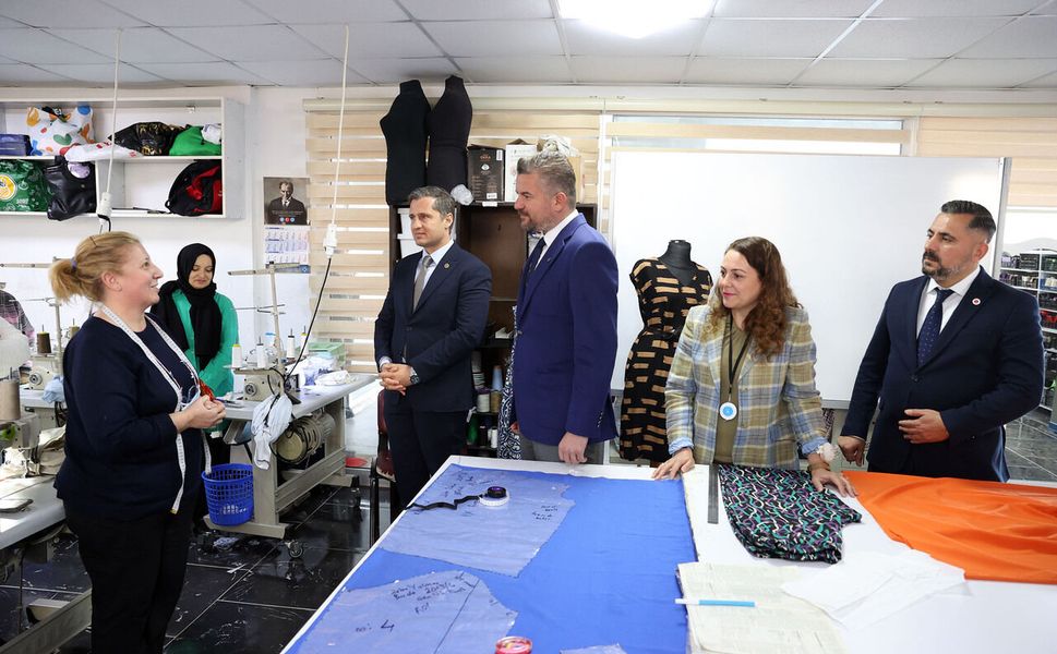 CHP’nin “81 İlde Sokağa Çıkıyoruz” kampanyası Buca’da start aldı
