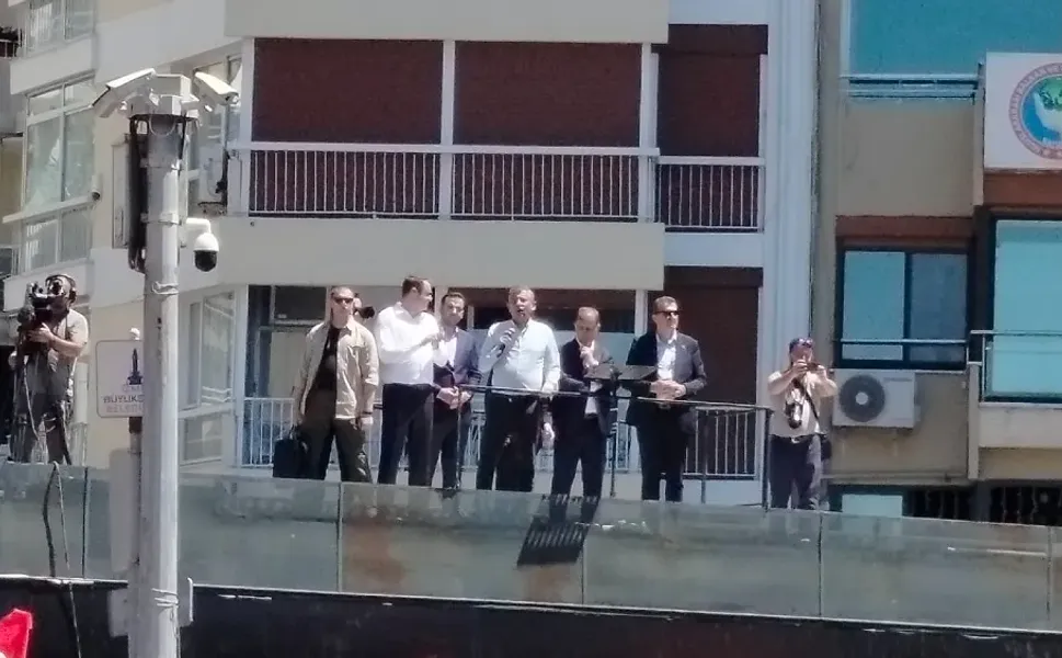Özgür Özel, İzmir'den seslendi: Üyenin istemediği Genel Başkan olamaz