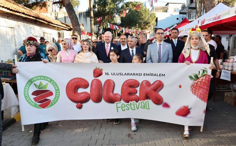 Emiralem Çilek Festivali, kapılarını muhteşem bir başlangıçla açtı