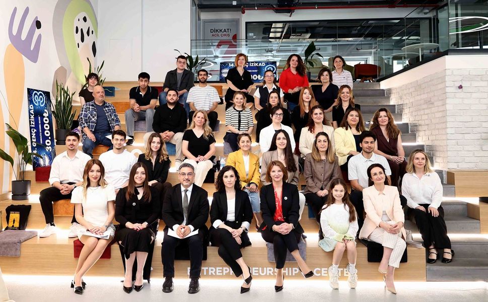 İZİKAD’dan genç girişimcilerin projelerine ödül
