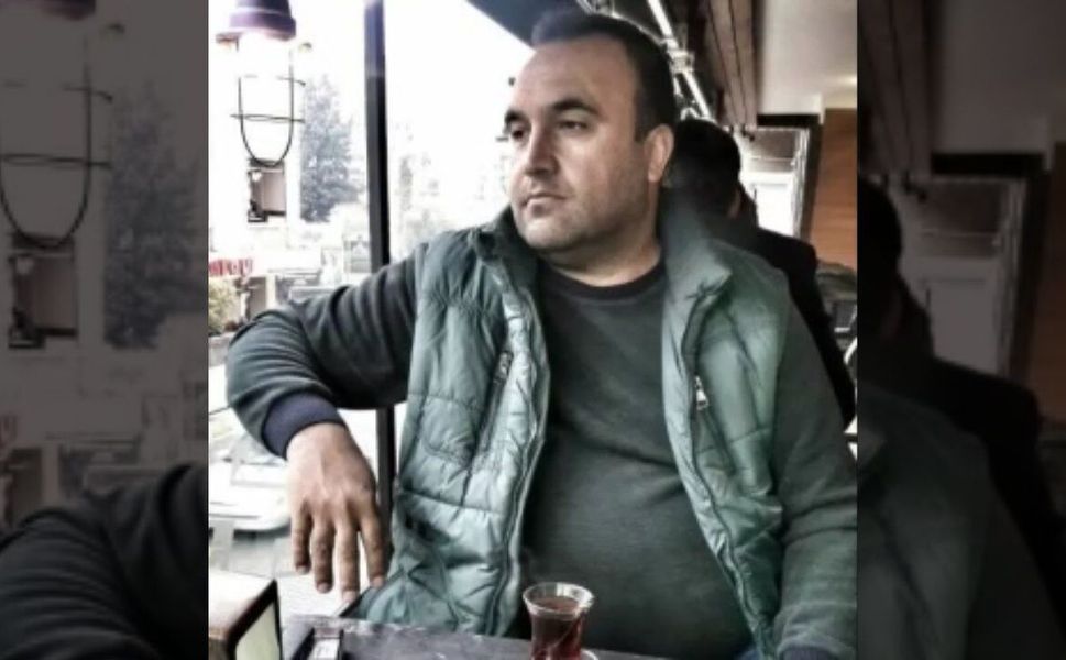 İzmir'de devrilen tırın altında kalan sürücü hayatını kaybetti
