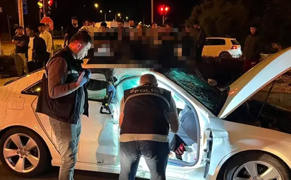 Motosikletle otomobil kavşakta çarpıştı: 25 yaşındaki genç yaşamını yitirdi