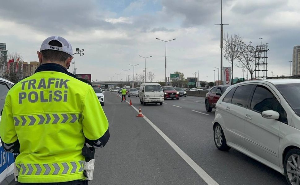 Çeşme’de polisten kaçarken çocuğa çarptı: Sürücüye 589 bin lira ceza