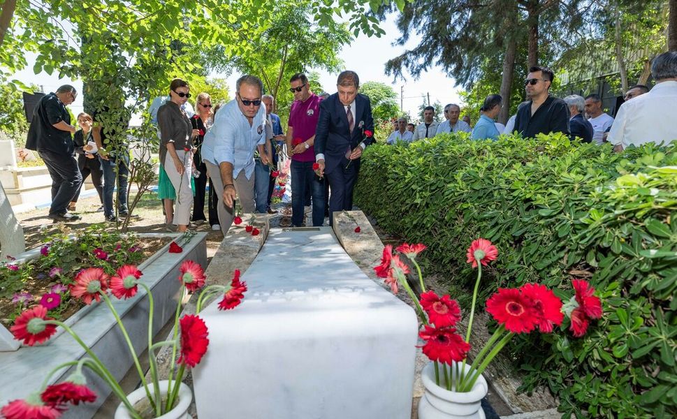 İzmir'in efsane başkanı Ahmet Piriştina saygı ve özlemle anıldı