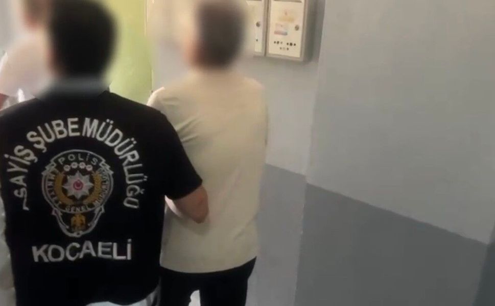 8 yıldır Kocaeli'de aranan firari İzmir'de yakalandı