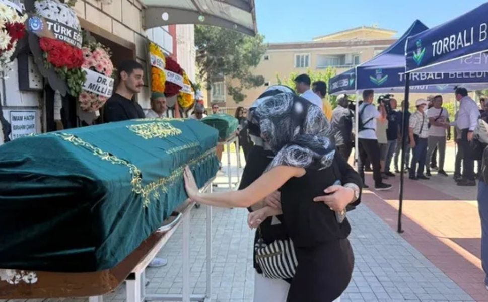 Öğretmen Irmak Ayşe Koparan, İzmir'de defnedildi
