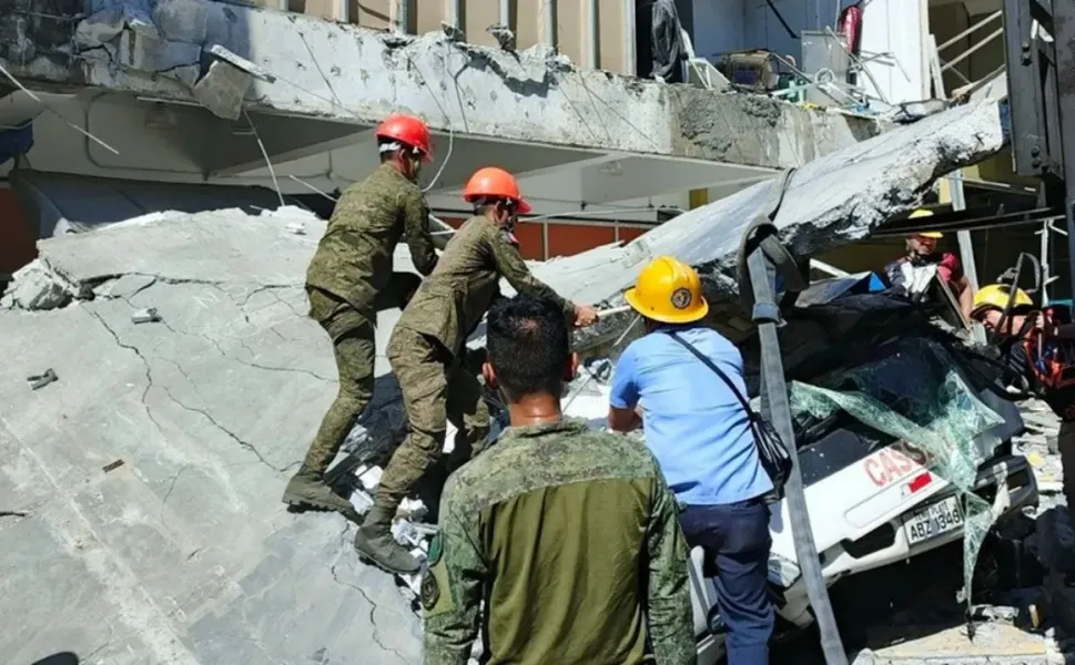Filipinler'i vuran 7,8'lik depremde can kaybı 68'e yükseldi