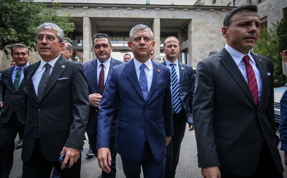 CHP Lideri Özgür Özel kurultay için net tarih verdi