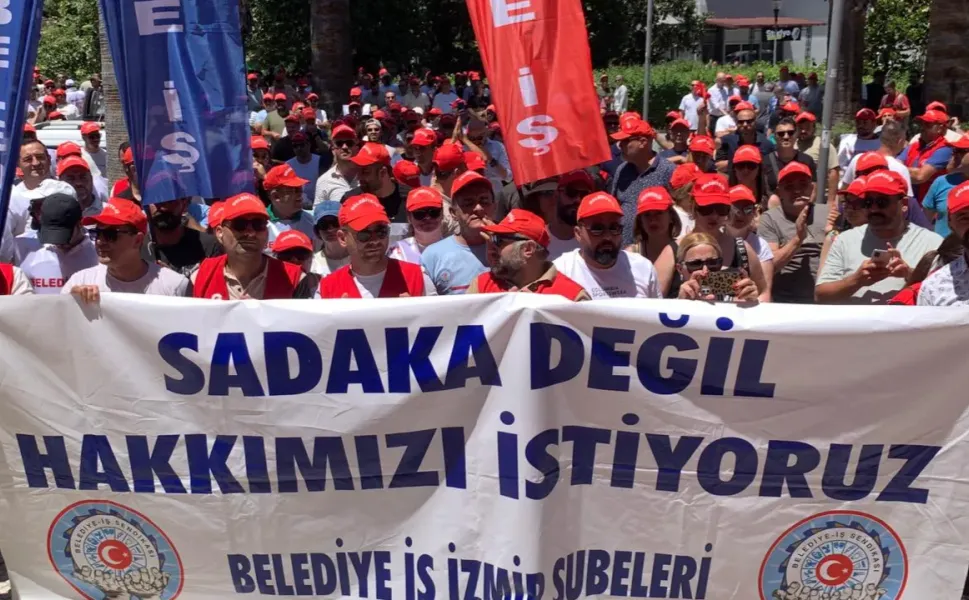 İzmir Büyükşehir'de işçilerden iş bırakma eylemi