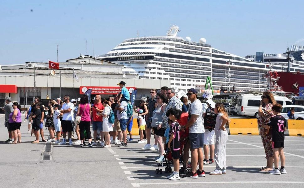 İzmir kruvaziyer turizminde hız kesmiyor: 5 ayda 51 bin yolcu geldi