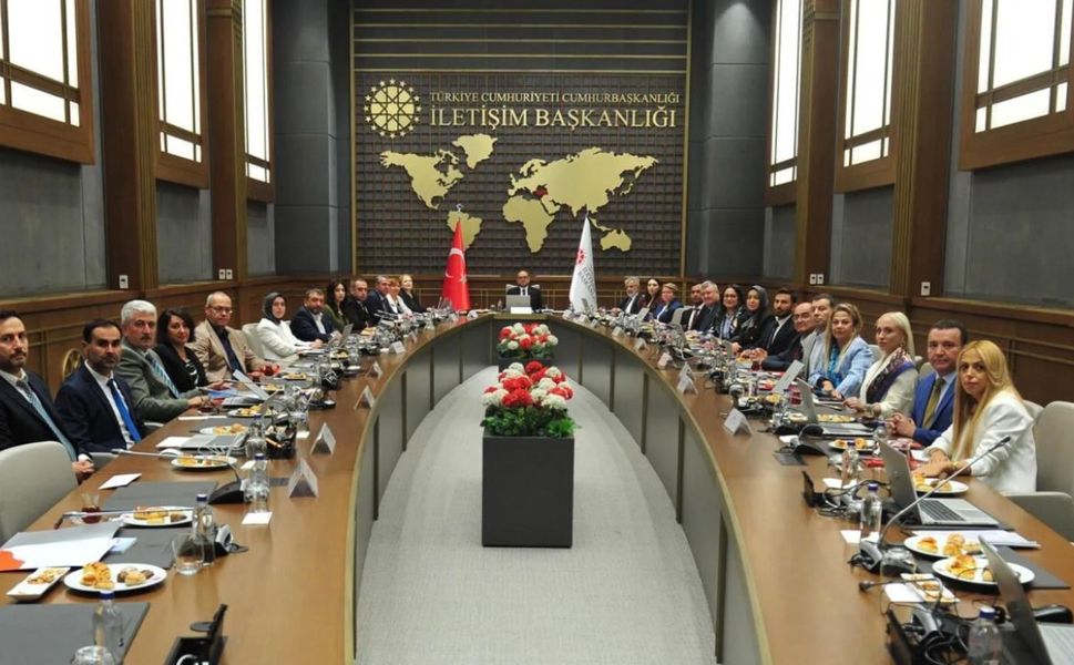 İzmirli 33 gazeteciye basın kartı verildi
