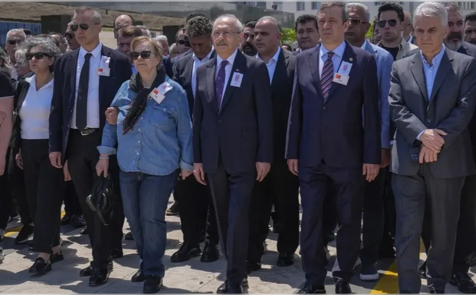 Kılıçdaroğlu da katıldı: İzmir Milletvekili Türeli’nin babası Karşıyaka’da defnedildi